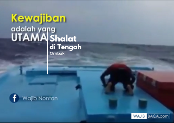 Bukti Taat Kepada Allah! Tetap Menunaikan Shalat Ditengah Deburan Badai
