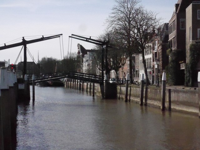 Dordrecht - Damiatebrug - gezicht op wolwevershaven