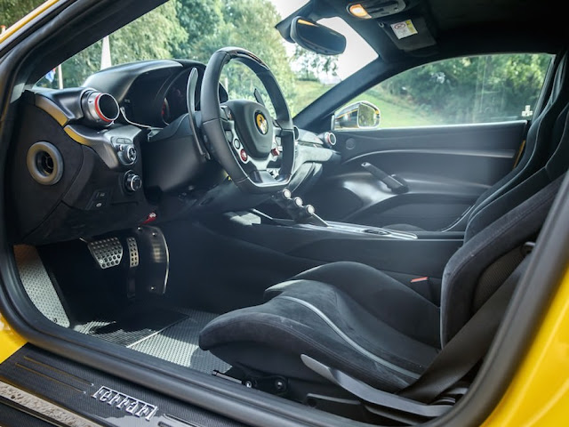 フェラーリF12tdf 中古