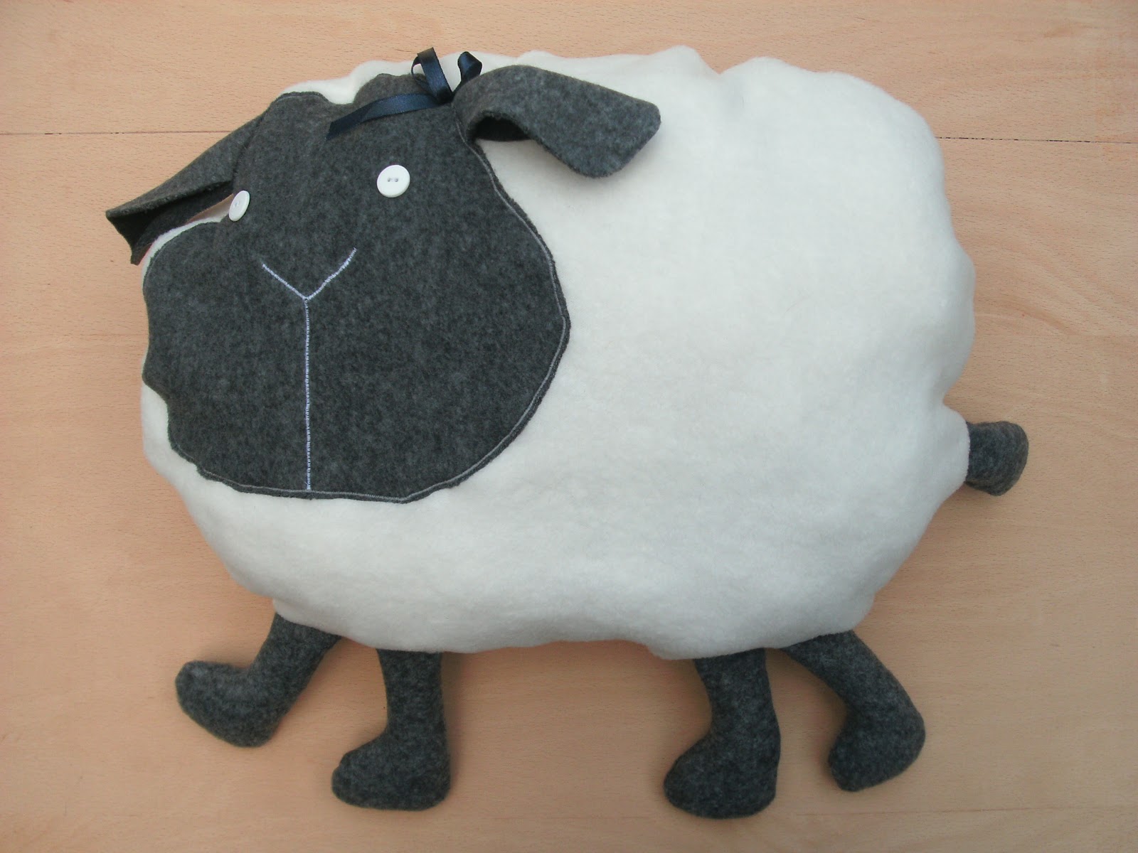 Vanda(a)gboek Very soft sheep pillow