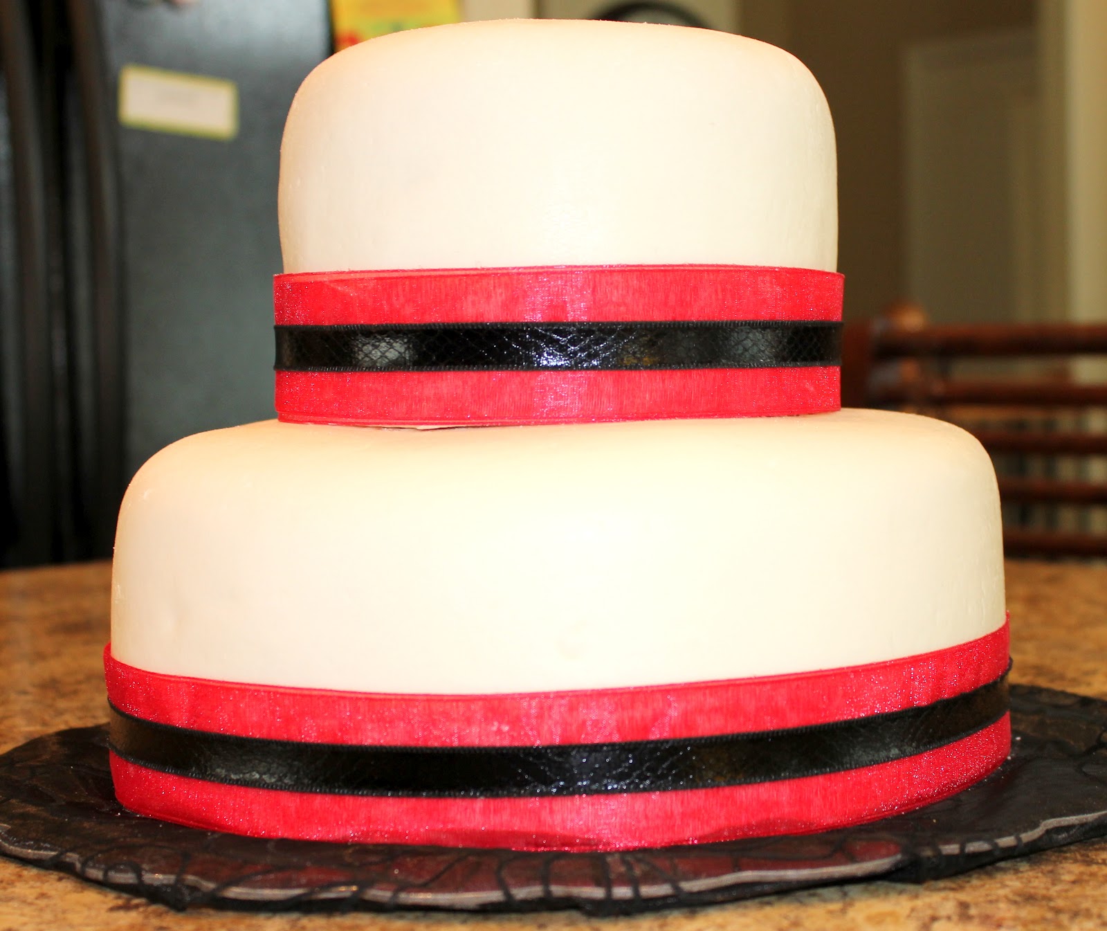 Keeping up with the Kitchen Mom: Black and Red Wedding Cake