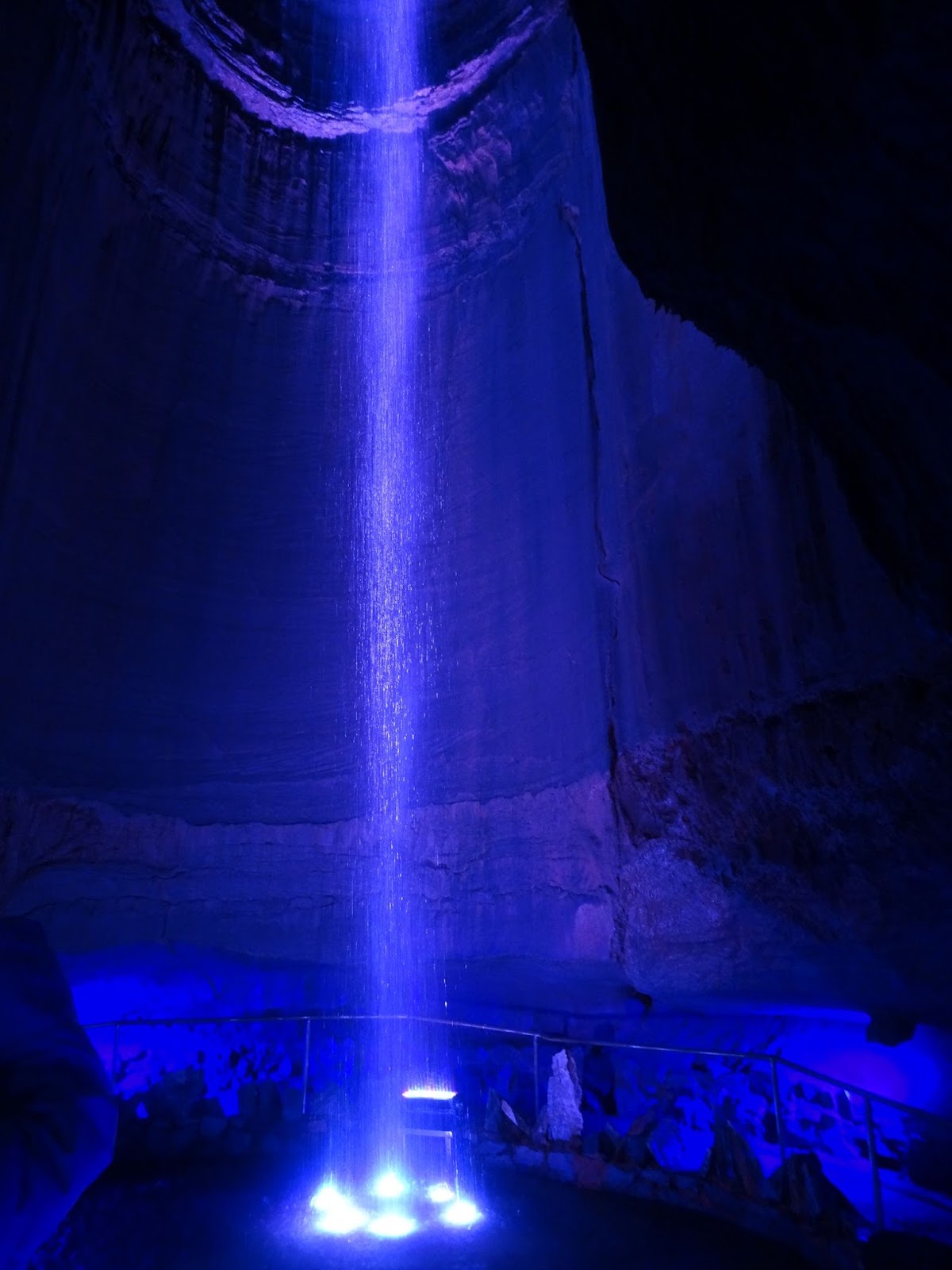 Femme au foyer See Ruby Falls!