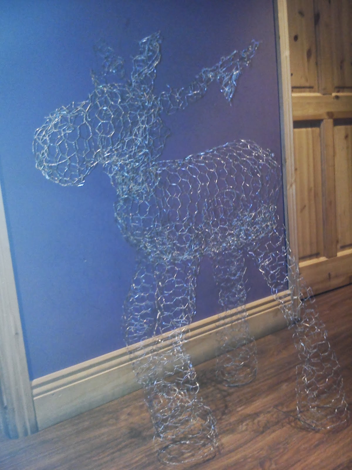 The Art Of Up-Cycling: Diy Christmas Decorations - Chicken Wire Rudolf - If I Did It So Can You