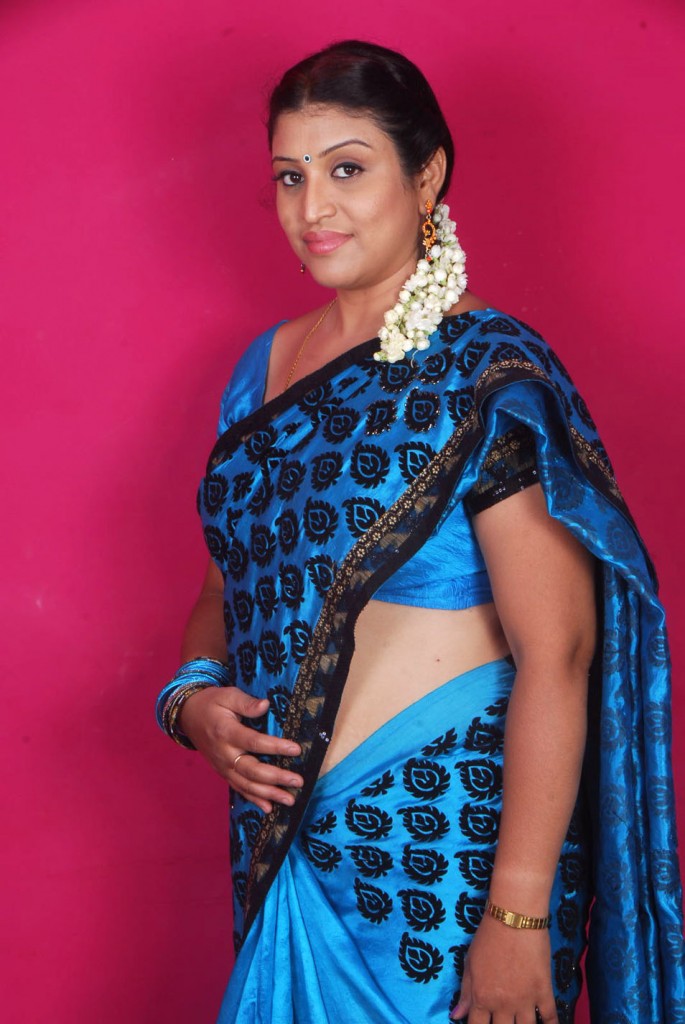 Tollywood Masala Actress Uma Hot Saree Images Collection