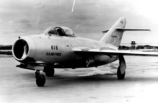 800px-USAF_MiG-15.jpg