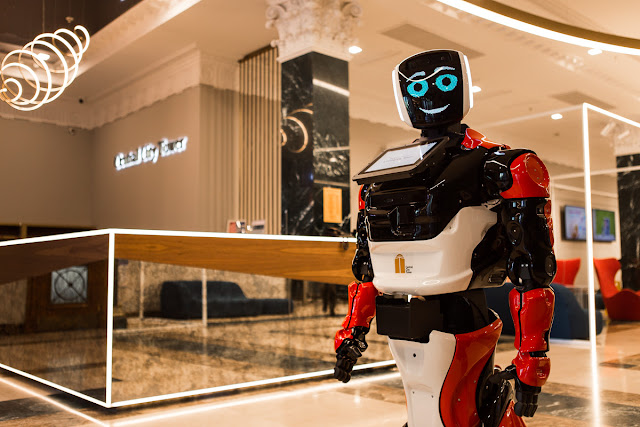 Robo da promobot em Shopping Center
