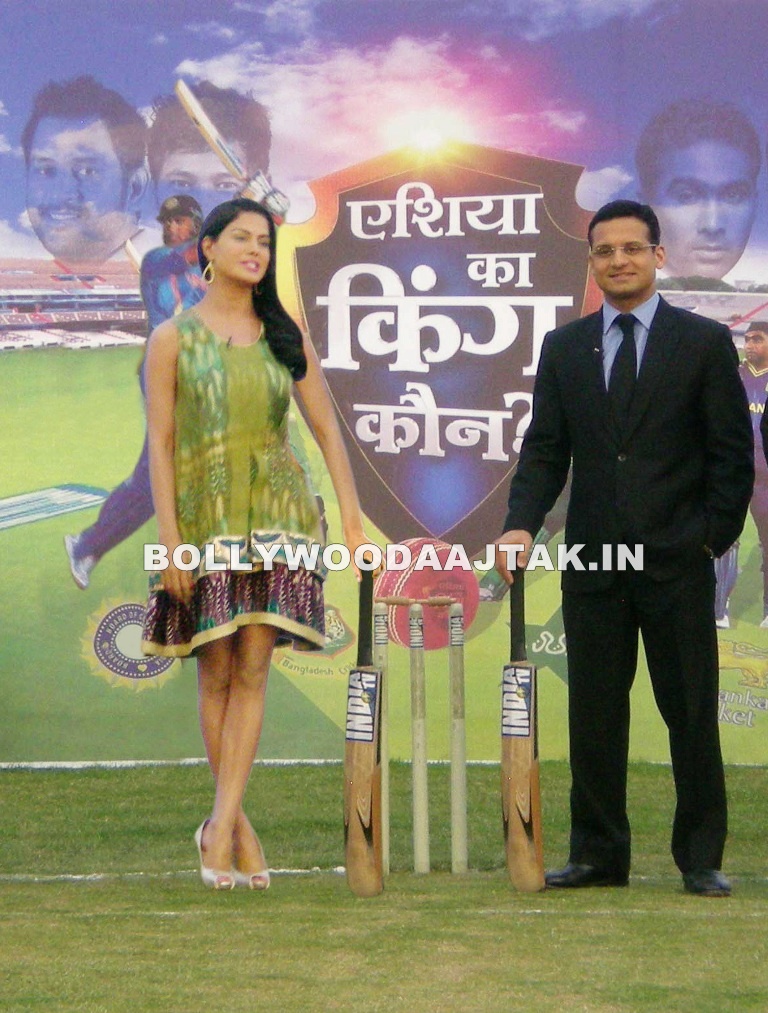 Veena Malik in green top - Veena Malik against Cricket Betting