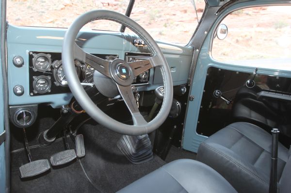 1942-dodge-power-wagon-6x6-moab-interior.jpg