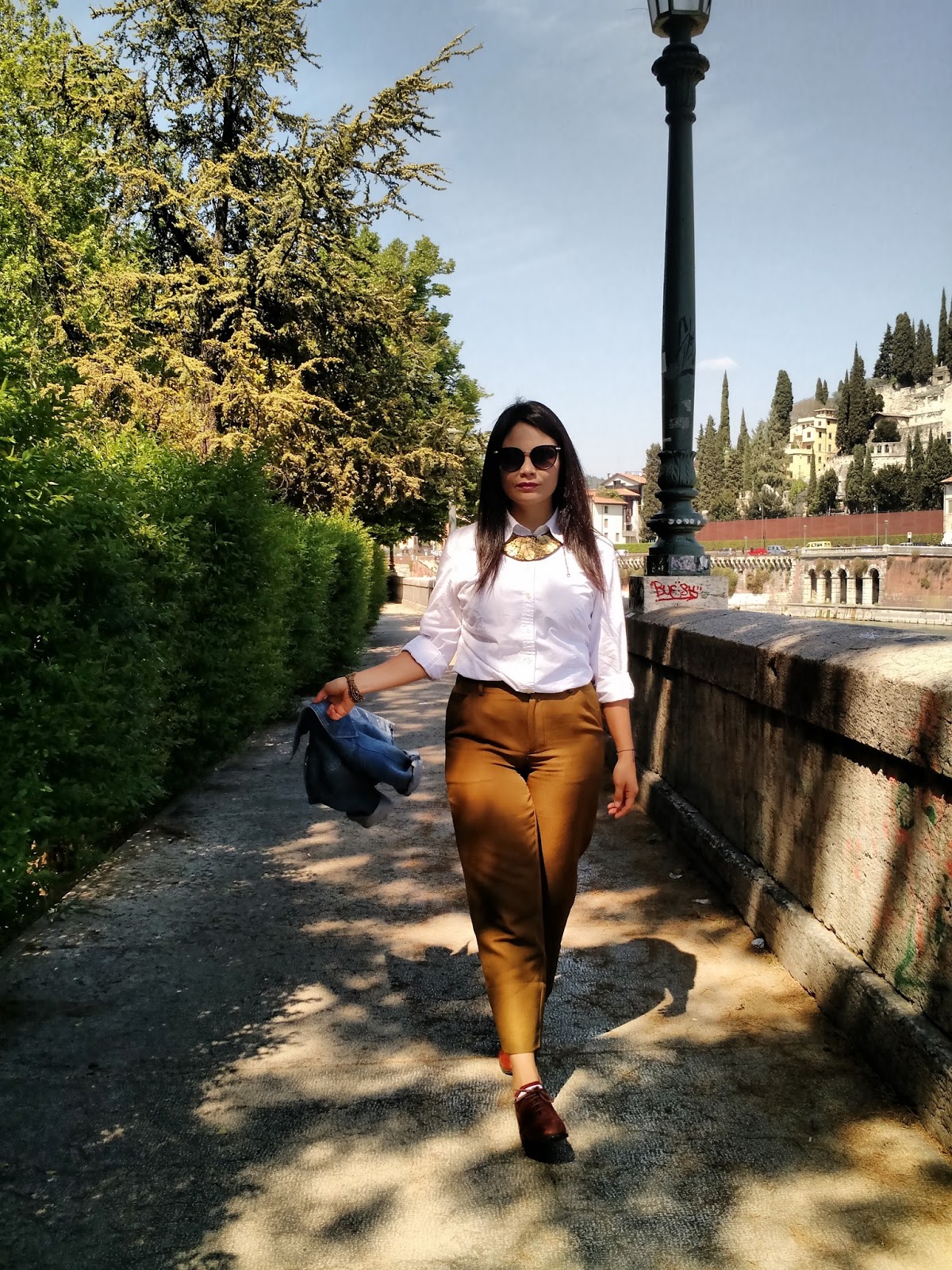 OUTFIT: CAMISA BLANCA + PANTALÓN MOSTAZA - AMORIOSDELAMODA