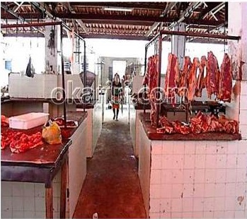 Estrutura precária do açougue causa prejuízo aos comerciantes de carnes