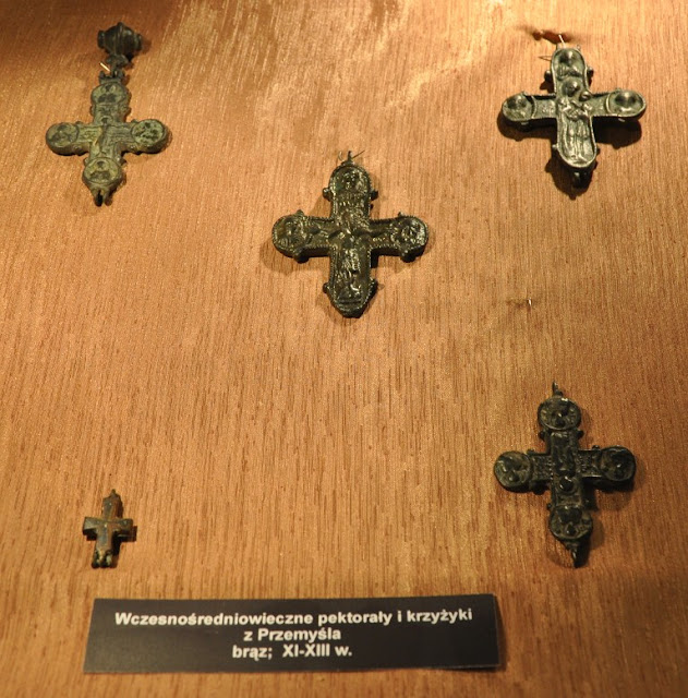 Muzeum Ziemi Przemyskiej - pektorały wczesnośredniowieczne