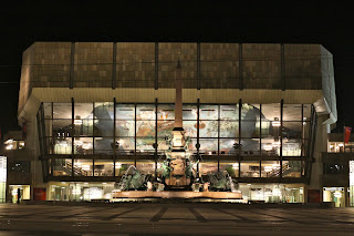 Gewandhaus Leipzig bei Nacht mit Wandgemälde Gewandhaus Leipzig bei Nacht mit Wandgemälde