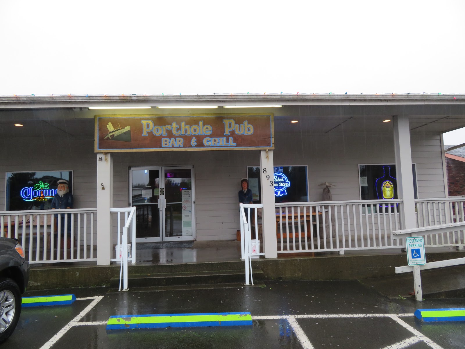 Jeeps Pubs Taverns and Bars Porthole Pub Bar & Grill (Ocean Shores