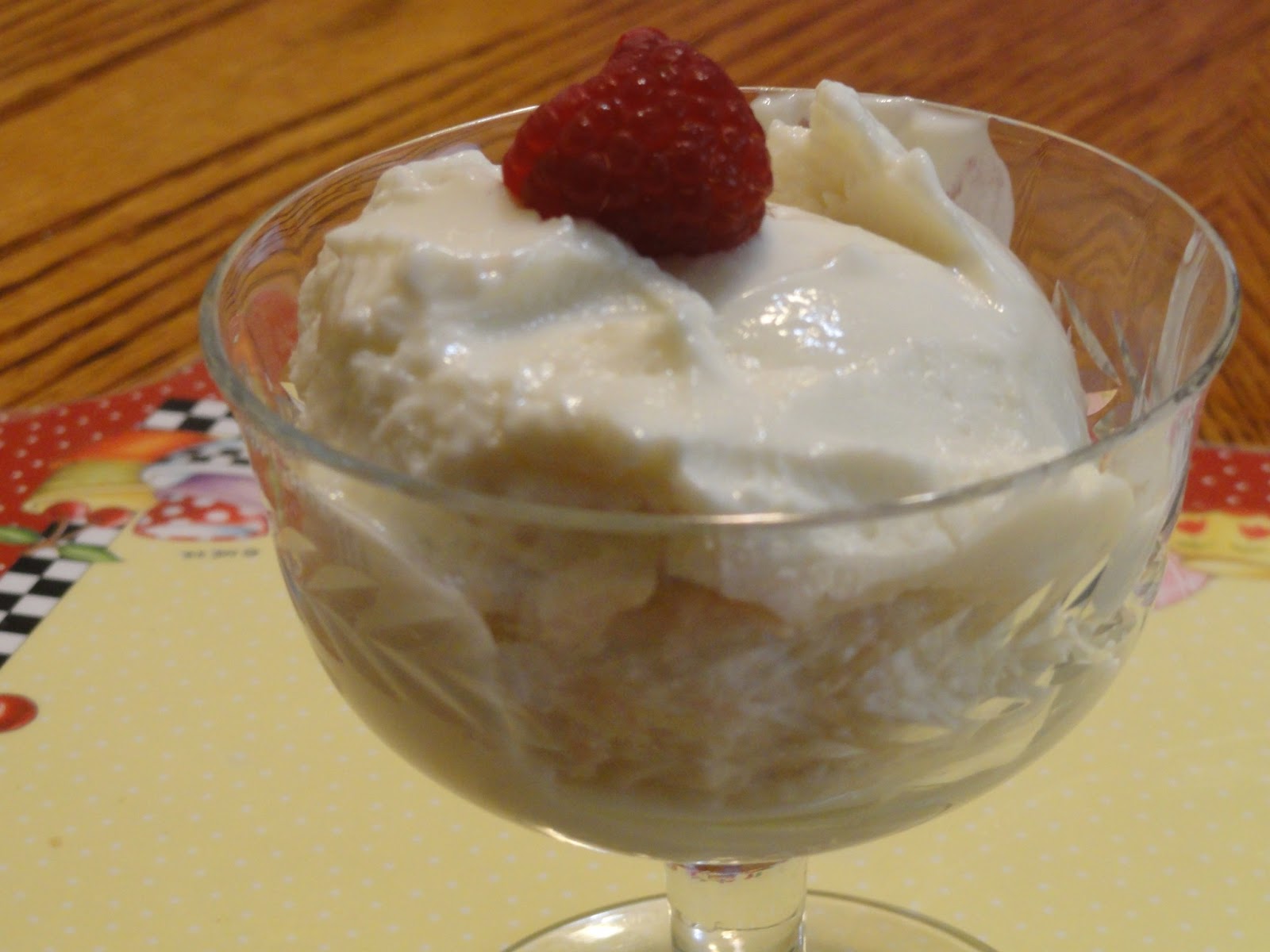 Hungry Hintons: Creamy Vanilla Frozen Yogurt