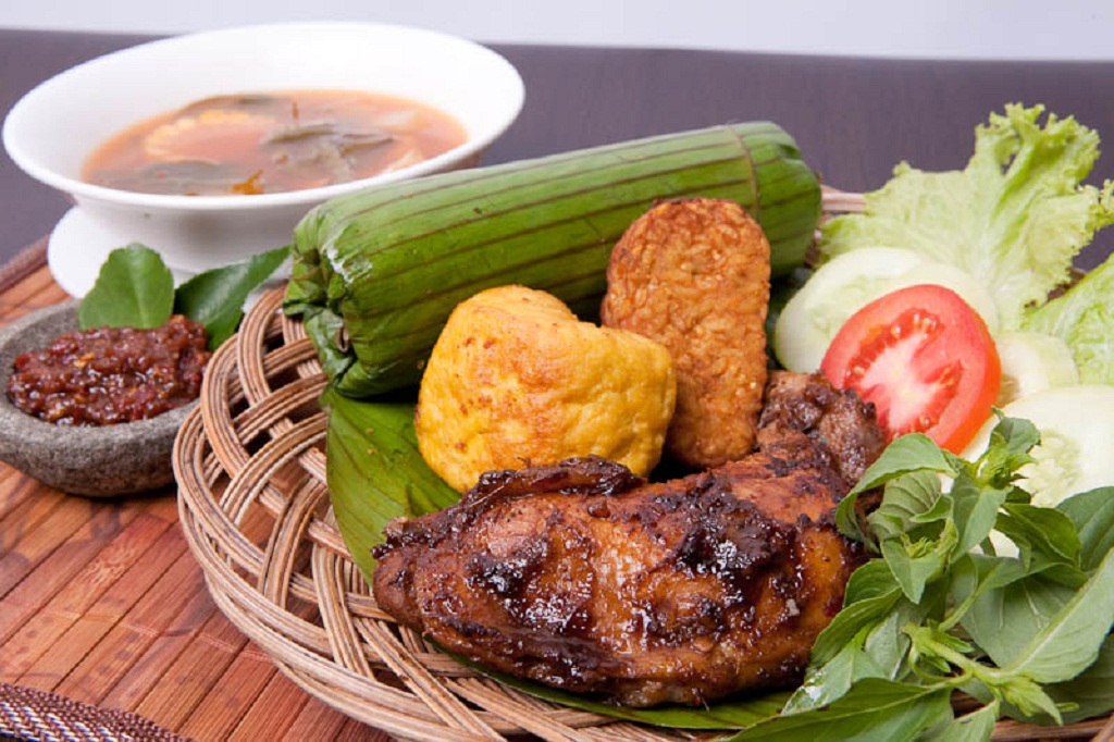 Best Indonesian food tours for travelers