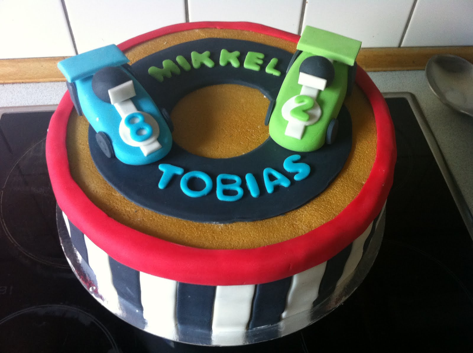 HOLLYS CAKES: Race Car Cake