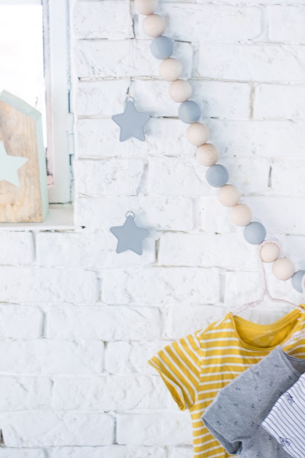 Perchero bolas madera infantil