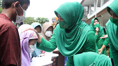 Vaksinisasi Pelajar SD Mardiyuana Cianjur, Ini Support Ketua Persit KCK Koorcabrem 061/SK