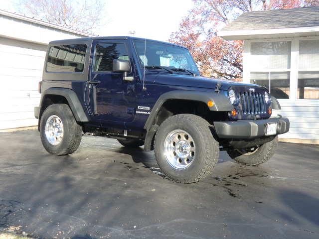 2012 jeep wrangler with 2 inch spacer lift, 285/70/17 (33's) Nitto Gra...