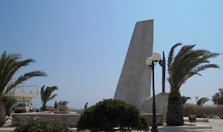το μνημείο του Αφανούς Ναύτη στην Ερμούπολη