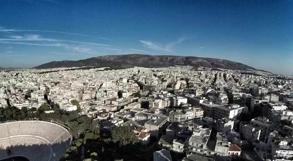 Θρίλερ στο Καλλιμάρμαρο: 25χρονη βρέθηκε κρεμασμένη με λουρί σκύλου Θρίλερ στο Καλλιμάρμαρο: 25χρονη βρέθηκε κρεμασμένη με λουρί σκύλου