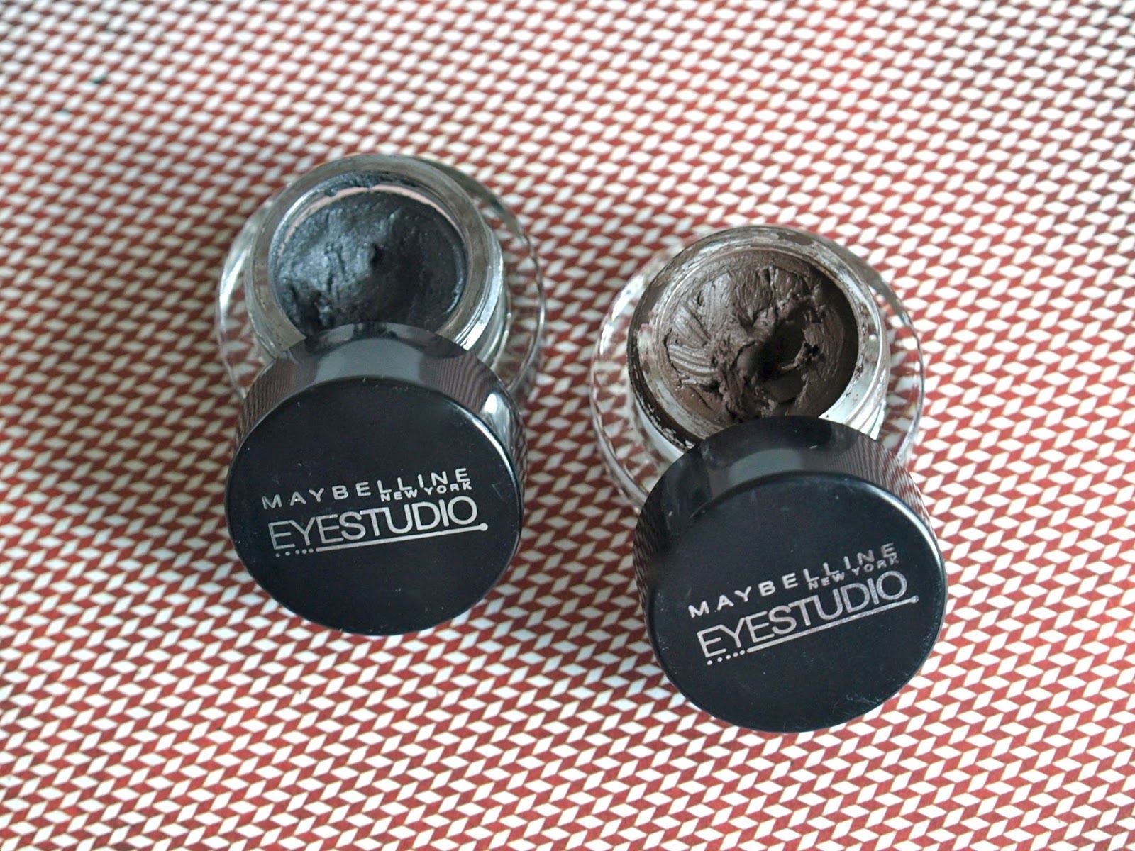 Statistisk minus jordskælv Maybelline Eye Studio Lasting Drama Gel Eyeliner in "Charcoal" and "Brown":  Review and Swatches | The Happy Sloths: Beauty, Makeup, and Skincare Blog  with Reviews and Swatches