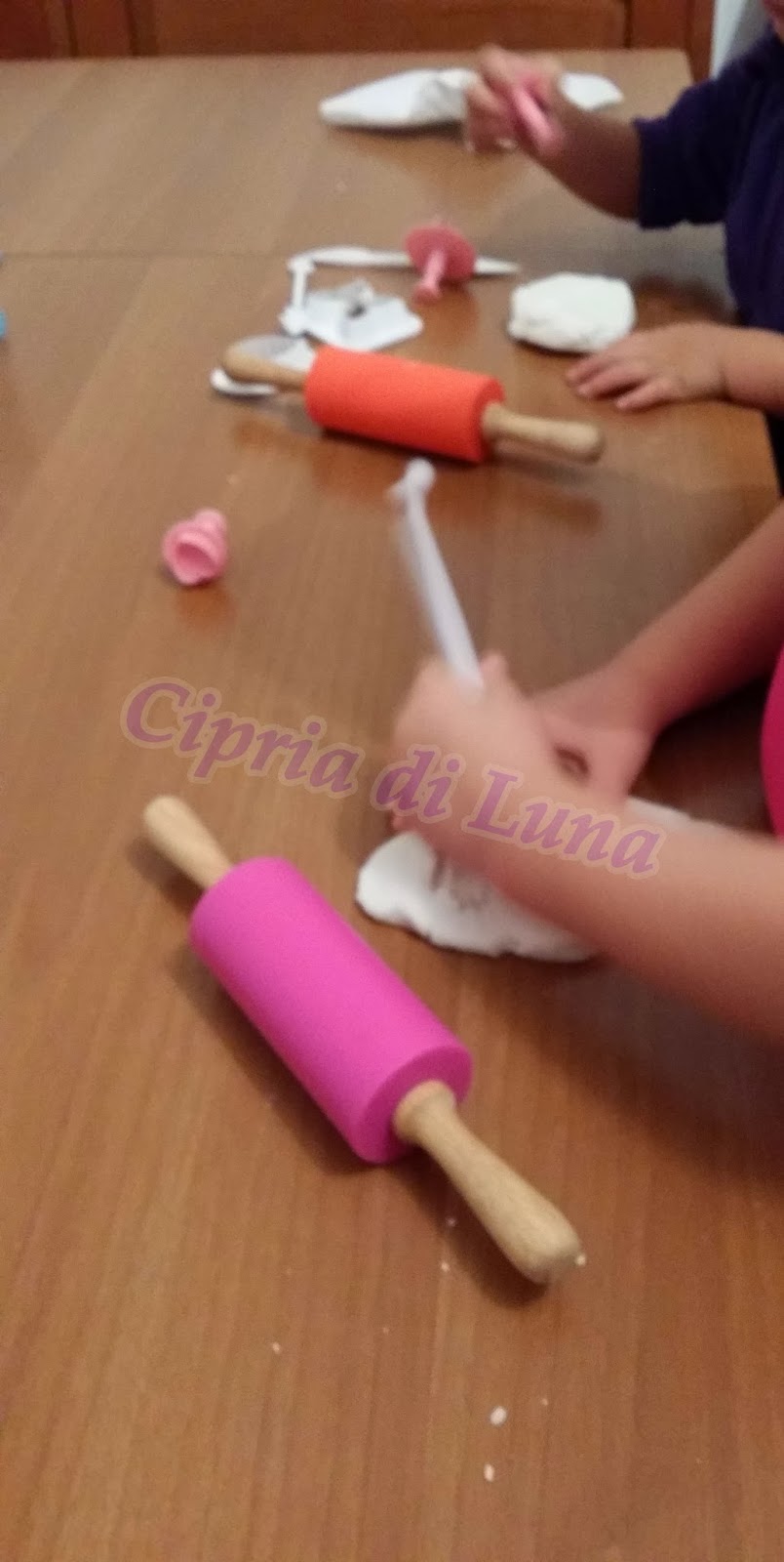 Set Pasta Modellabile Per Bambini - 15 Colori, Per Creare Decorazioni Natalizie, Stimola Creatività (dai 3 Anni)