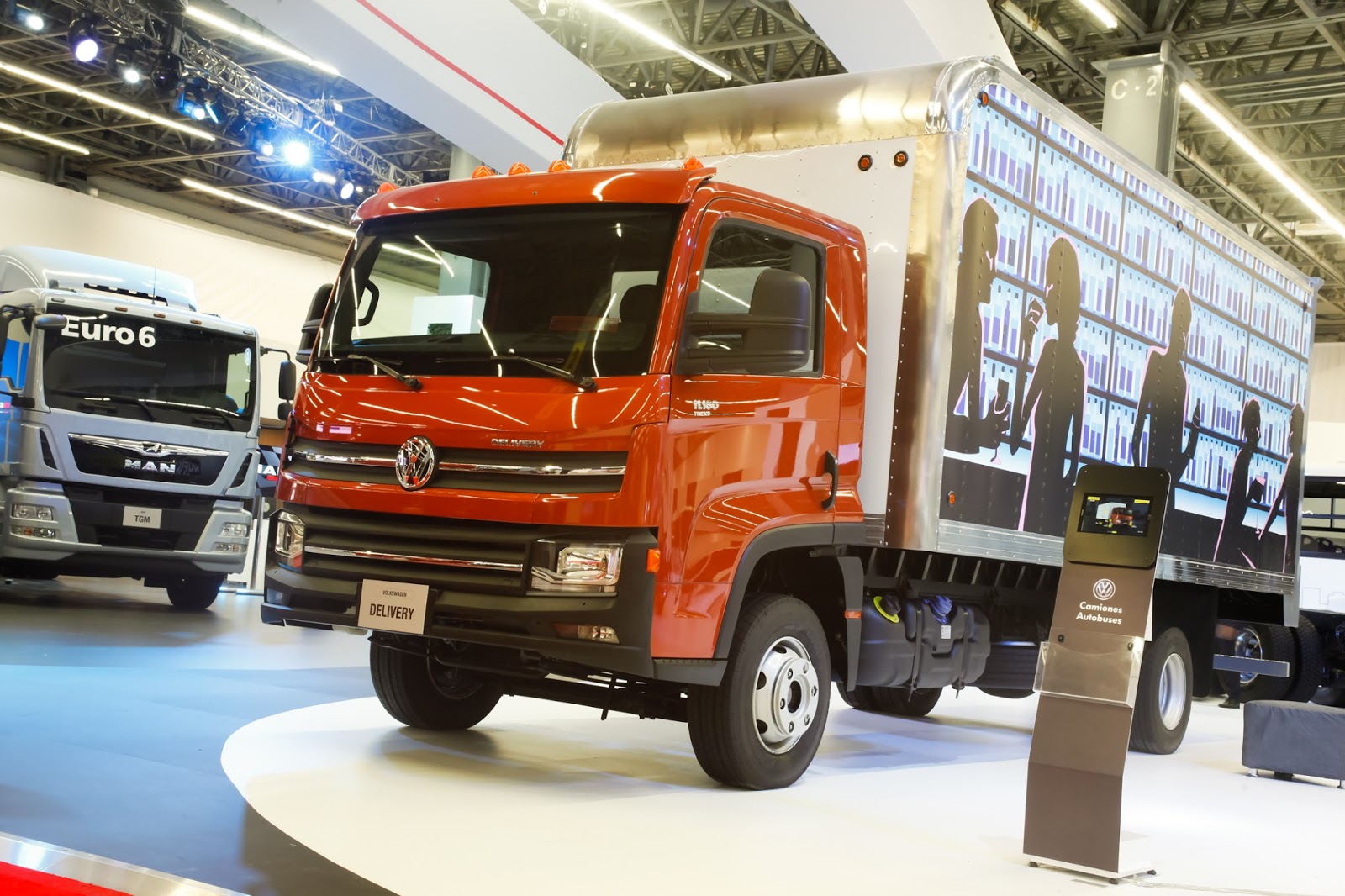 O BRASIL SOBRE RODAS: VOLKSWAGEN CAMINHÕES E ÔNIBUS AVANÇA EM