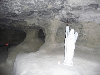 Страдч. Пещерный монастырь XI-XIII веков