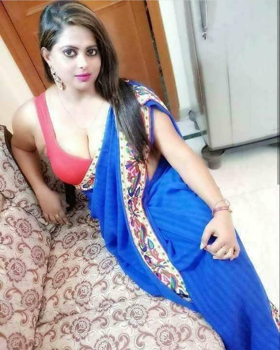 Beautiful Indian Aunties In Saree Amazing Photo Gallery