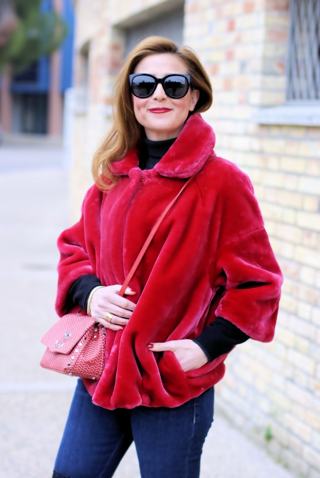 How to wear a red faux fur jacket on Fashion and Cookies fashion blog, fashion blogger style