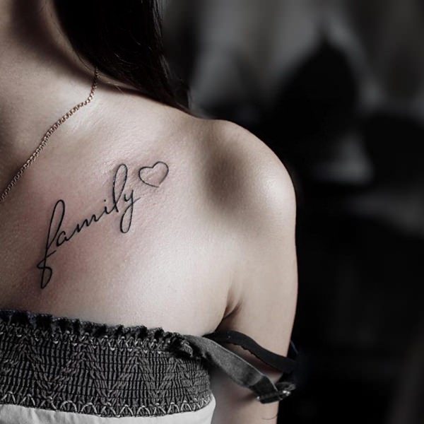Tatuagens femininas na clavícula Tatuagens femininas na clavícula