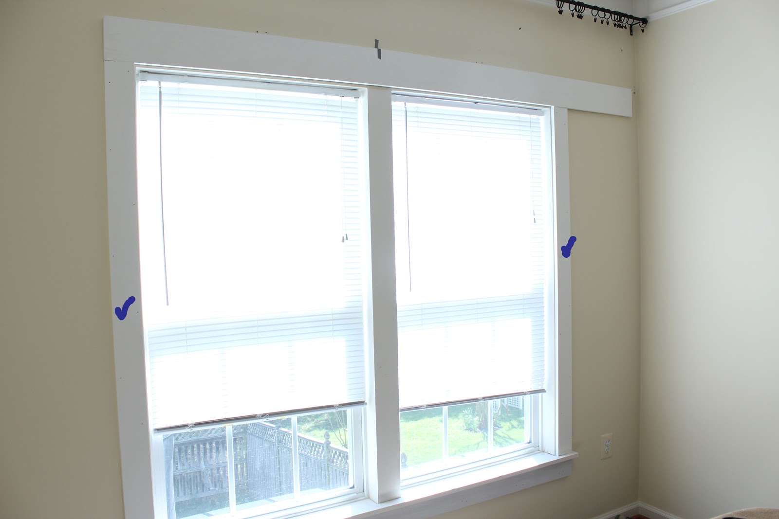 How to Install Trim on a Double Window Remodelando la Casa