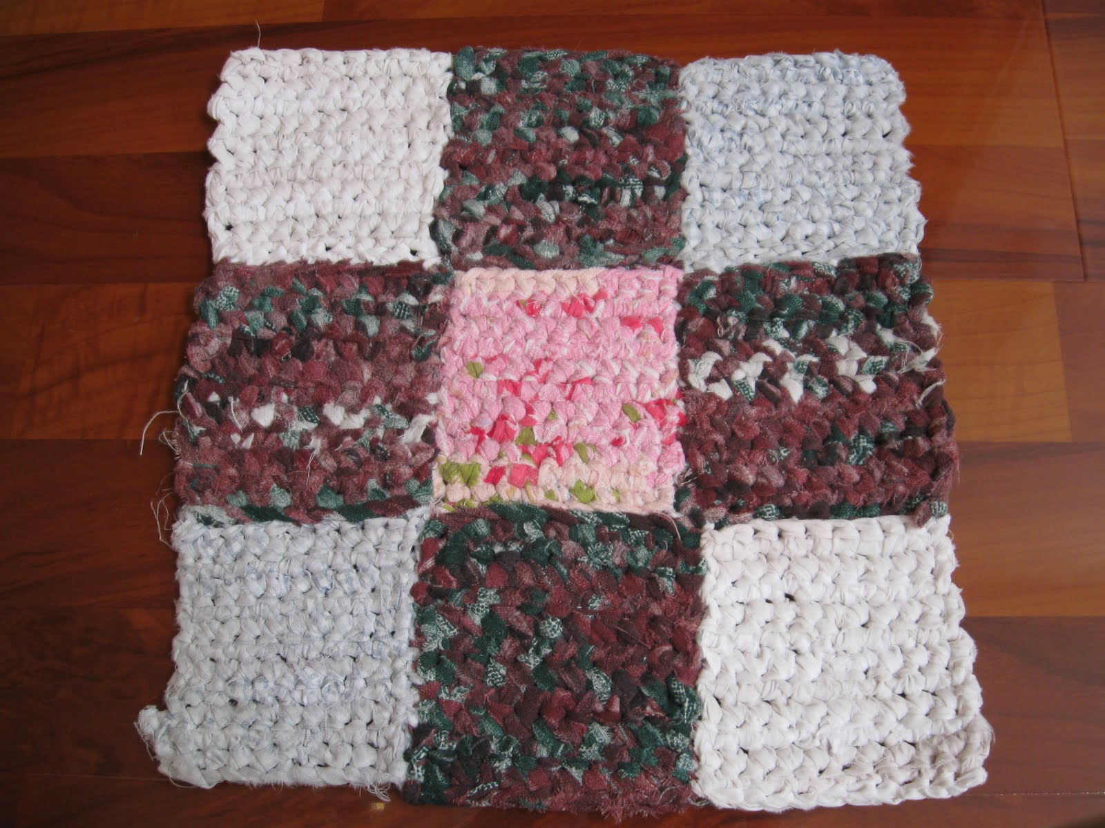 iGo Green 2010: Crocheted Squares - Mosaic Rag Rug