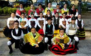 O grupo de danzas Amor Ruibal viaxa a Praga para actuar nun festival de folklore.