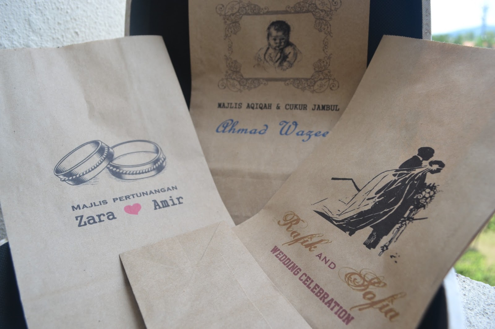 The Moons Gallery and 1st in Malaysia Specialize in Customade Gift Printed Brown