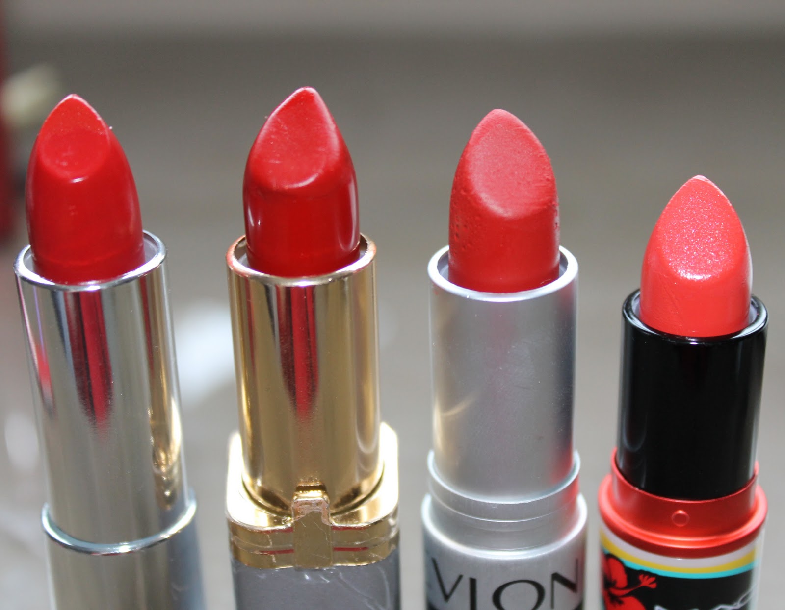 MissBudgetBeauty Christmas Red Lips
