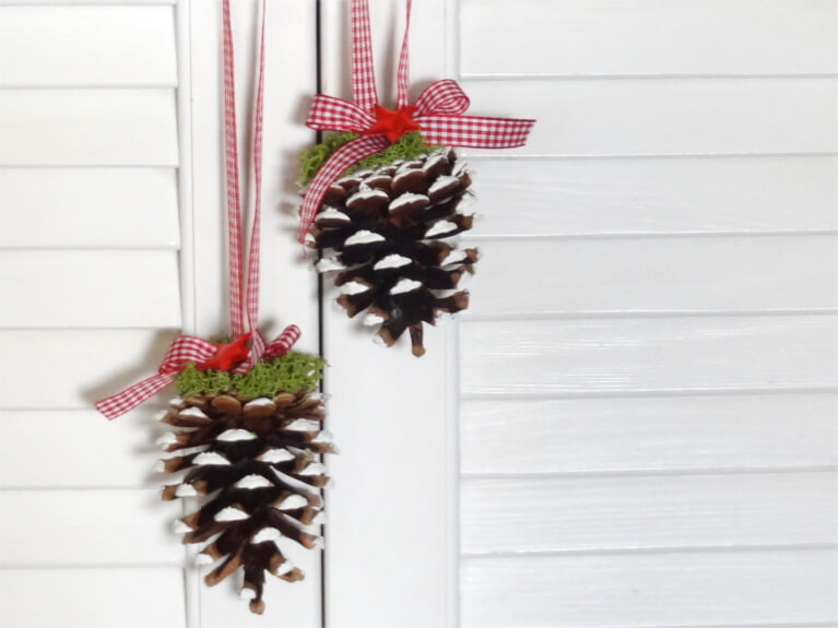 Steffi's Hochzeitsblog: DIY: Hängende weihnachtliche Tannenzapfen