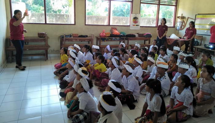 Mengenalkan Budaya Pengurangan Sampah Plastik Sejak di Bangku Sekolah