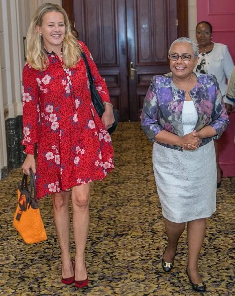 Princess Mabel met with Kenya's First Lady, Margaret Gakuo Kenyatta. She attended the Torchlight Procession held at Amsterdam AIDS Monument