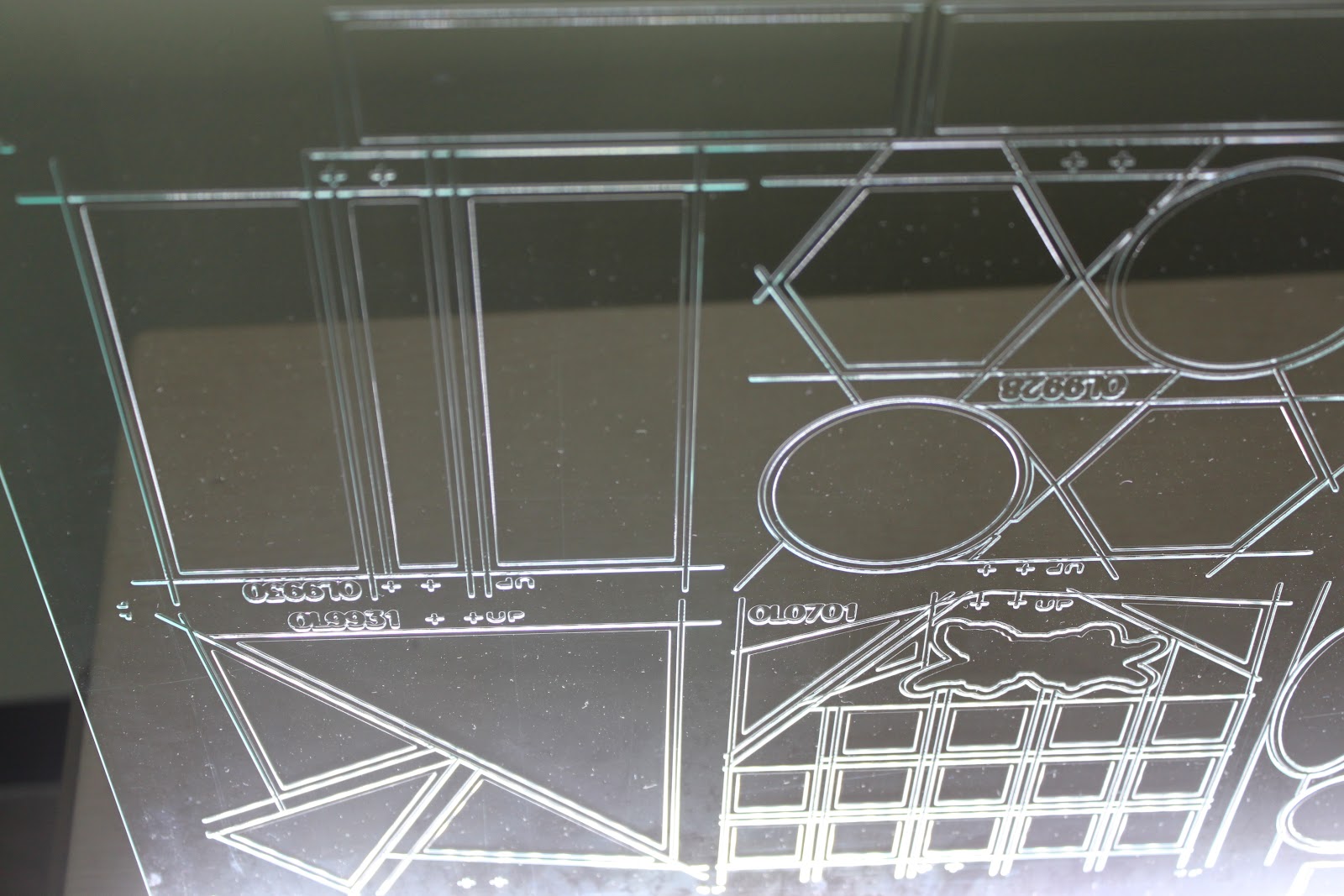 Etching Glass by HanaAMT Cavity Etched Glass Pattern for OLED Lighting