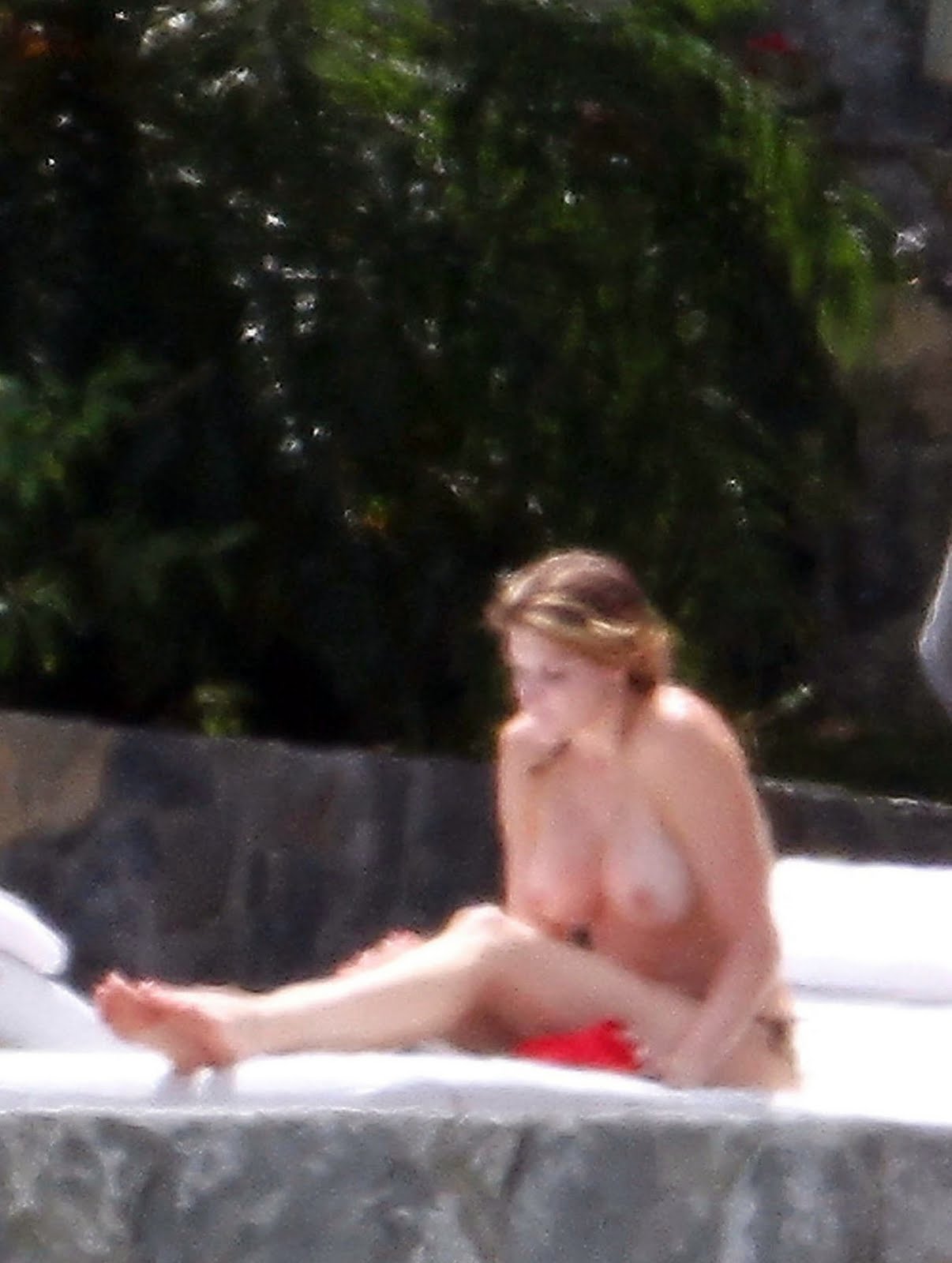 Stephanie Seymour Topless Candid Photos While On Vacation -7713