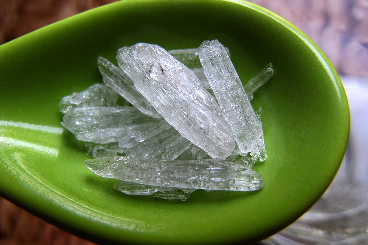 кристаллы ментола. ментол кристаллический.