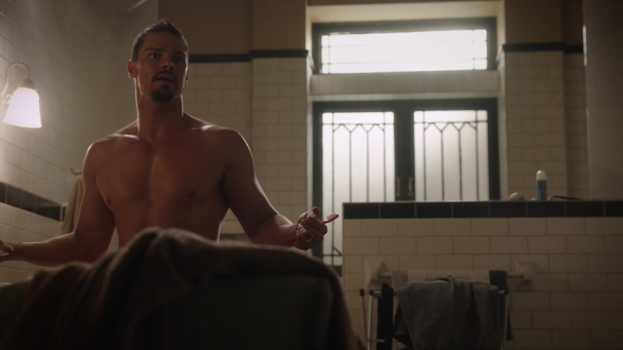 Jay Ryan shirtless in Beauty And The Beast 4-10 "Means To An End"...