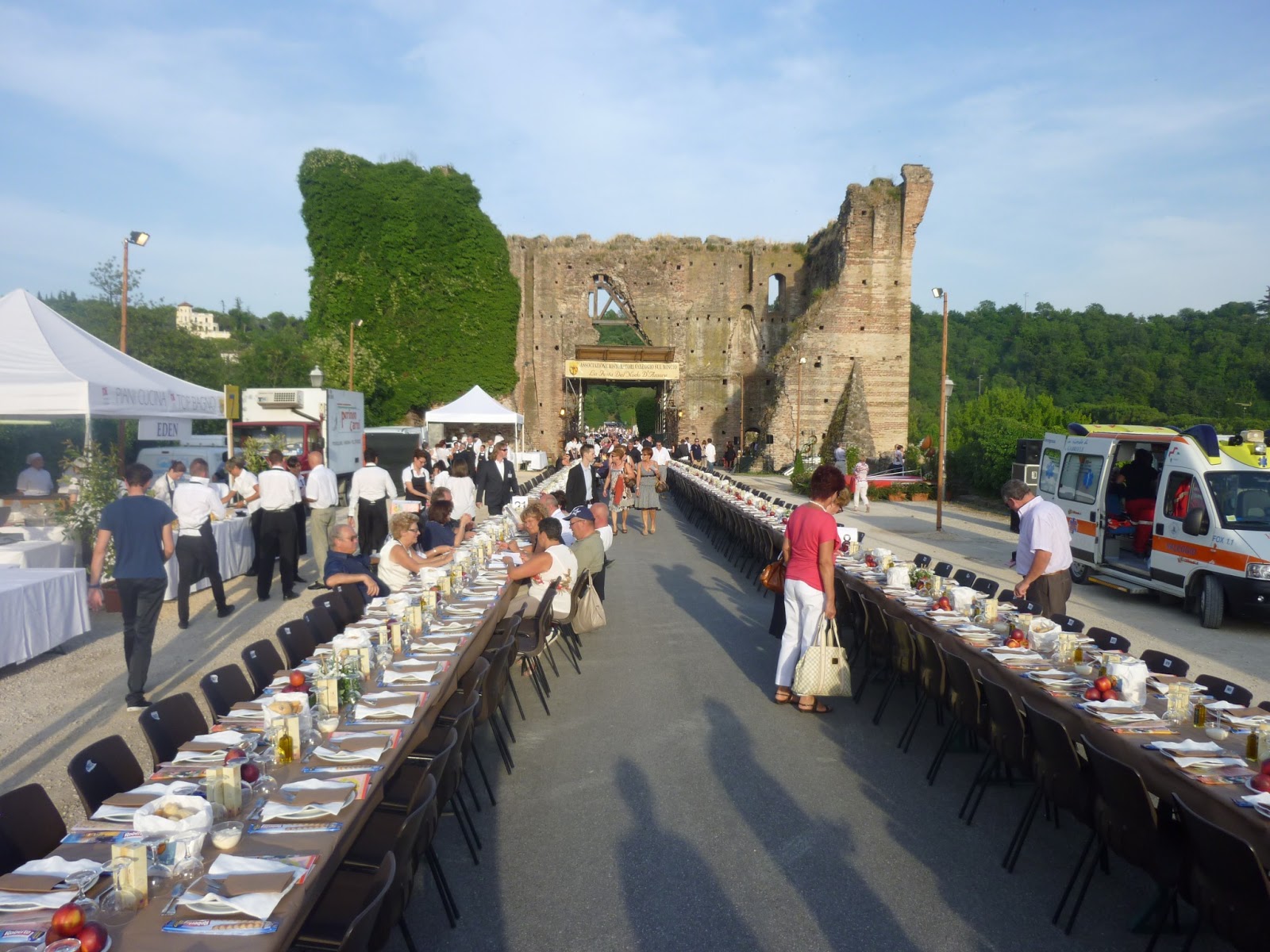 CUCINA ALLA MODA 3500 PERSONE SUL PONTE VISCONTEO DI VALEGGIO SUL 
