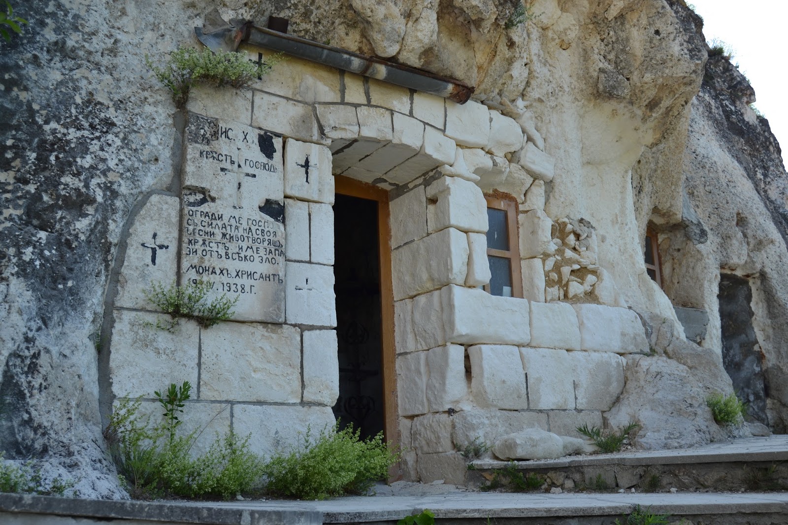 TROGLODITISME MONESTIR RUPESTRE DE SANT DIMITRI. BASARBOVO (BULGÀRIA)