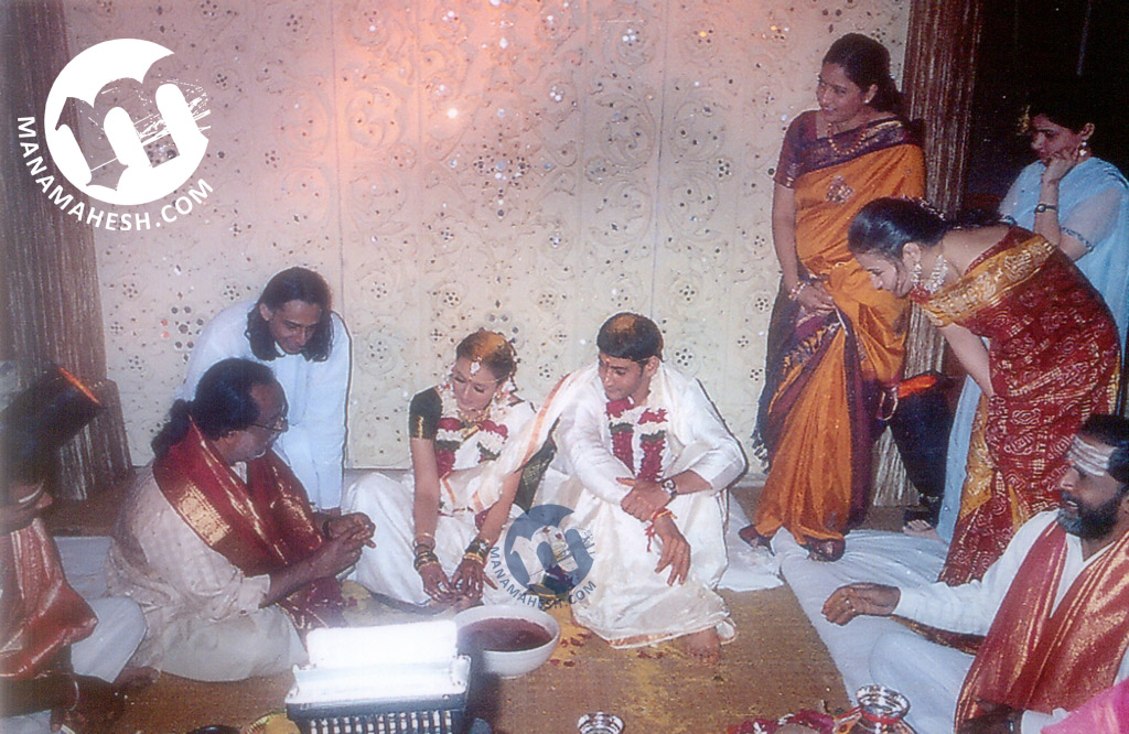 TELUGU CINEMASS: Mahesh Babu Family Photos, Biography