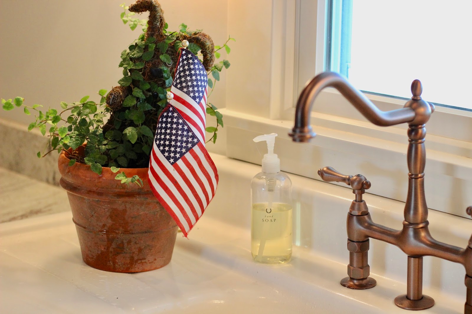 15009 Farmhouse: The Original Farmhouse Sink