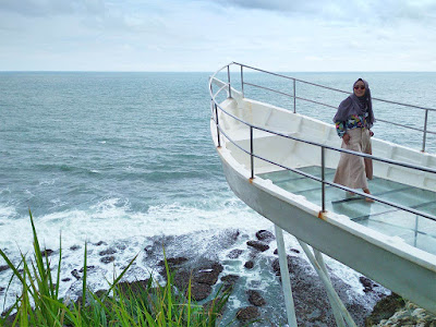 berfoto-di-teras-kaca-gunung-kidul-jogja