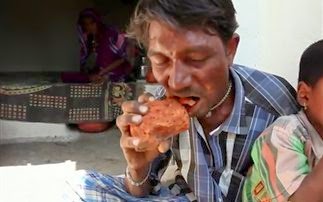 ΑΠΙΣΤΕΥΤΟ VIDEO: Εθισμένος στο να τρώει τούβλα, λάσπη και χαλίκια